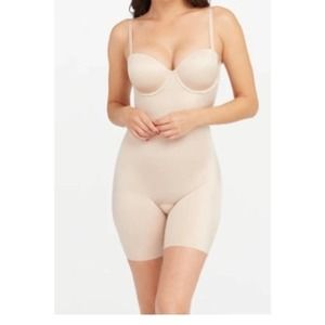 NWT Spanx shape wear full body cupped size small.